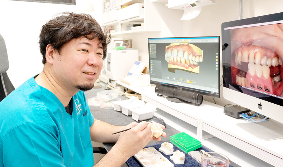 院内技工士が常駐綿密な連携でオーダーメイドの補綴物を作製します