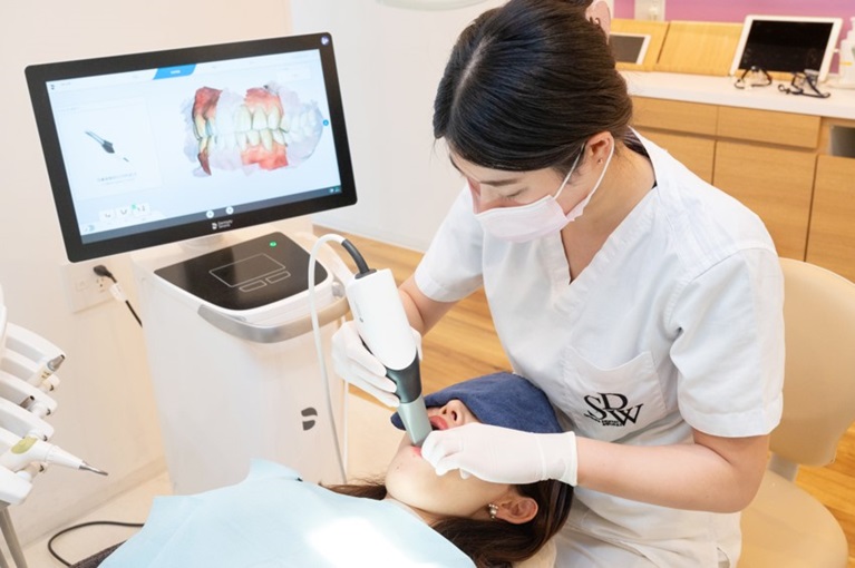 口腔内スキャナーと歯科用CTの撮影